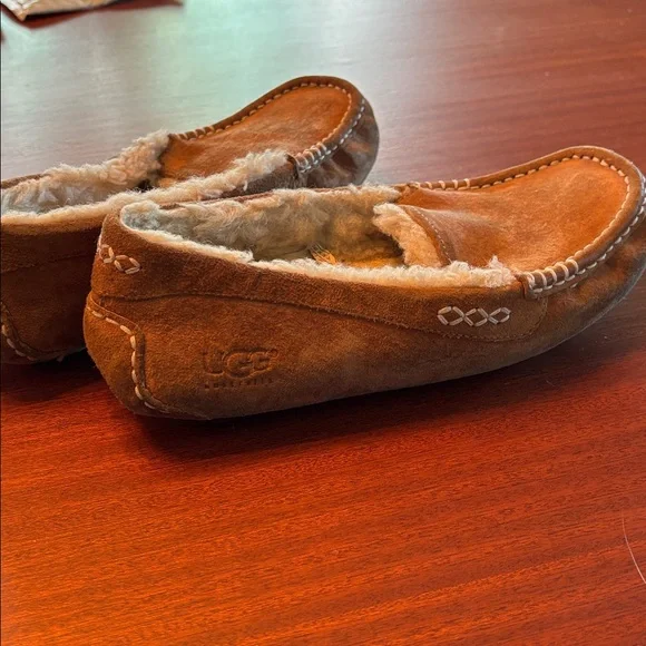 Womens Ugg slippers - Picture 4 of 7